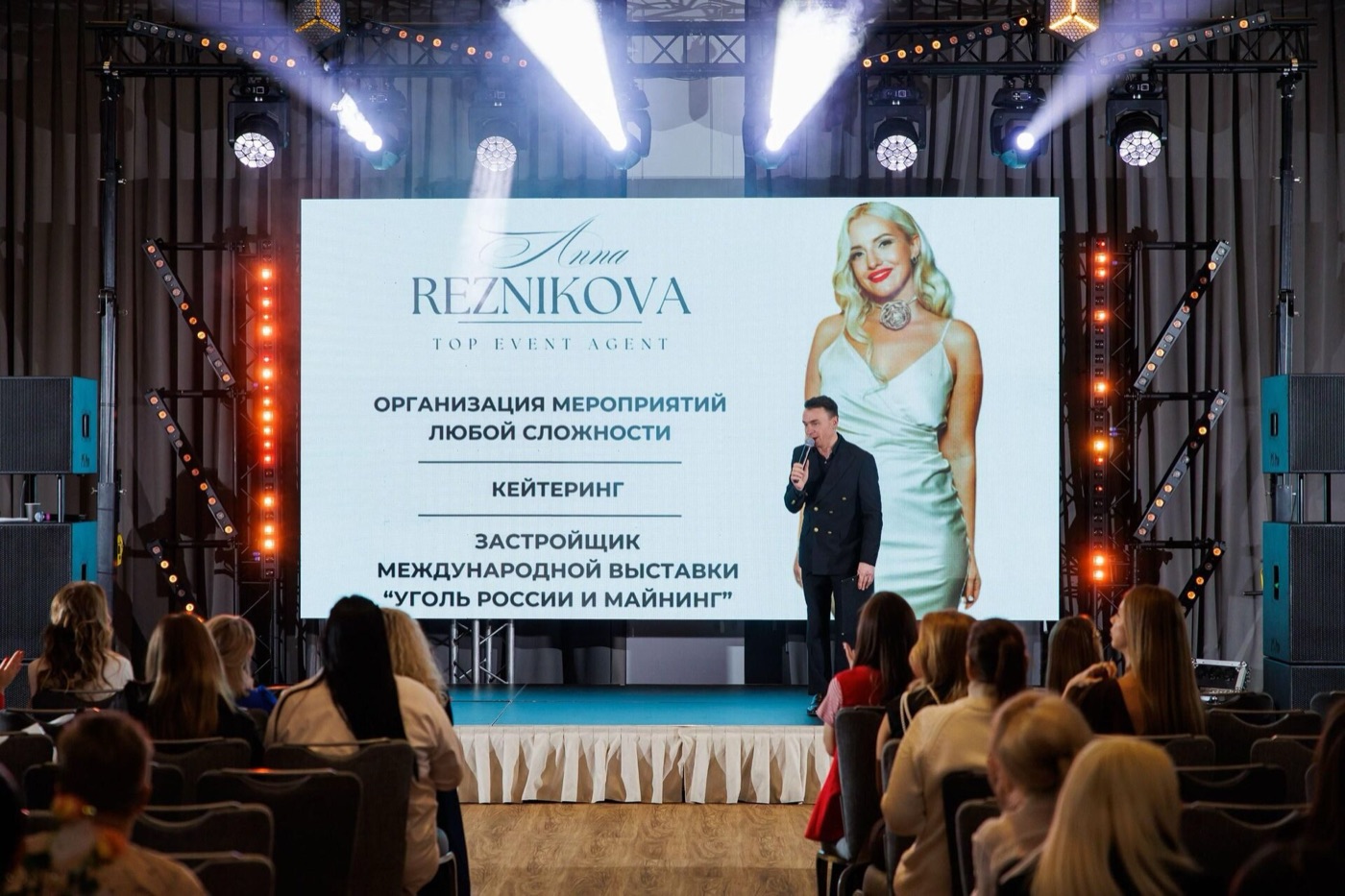 Анна Резникова на сцене